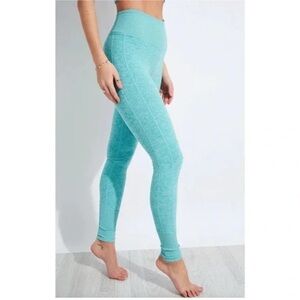 Alo High Waist Lounge Legging in Blue
Quartz Heather